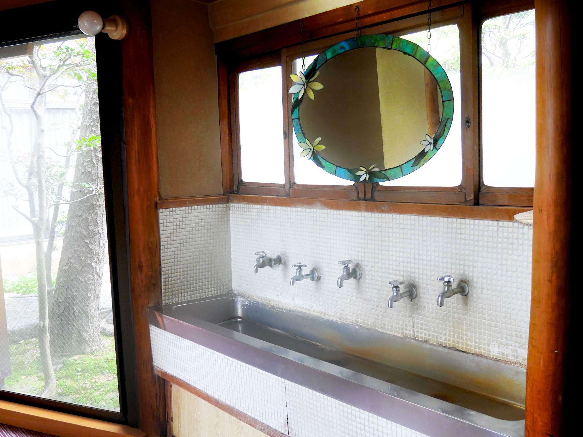 昭和初期の雰囲気を残す洗面所